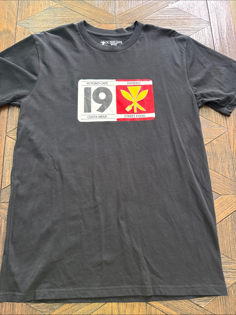 Ai Pono Cafe Hawaii Street Food Graphic T-Shirt Black Size M NWOT
